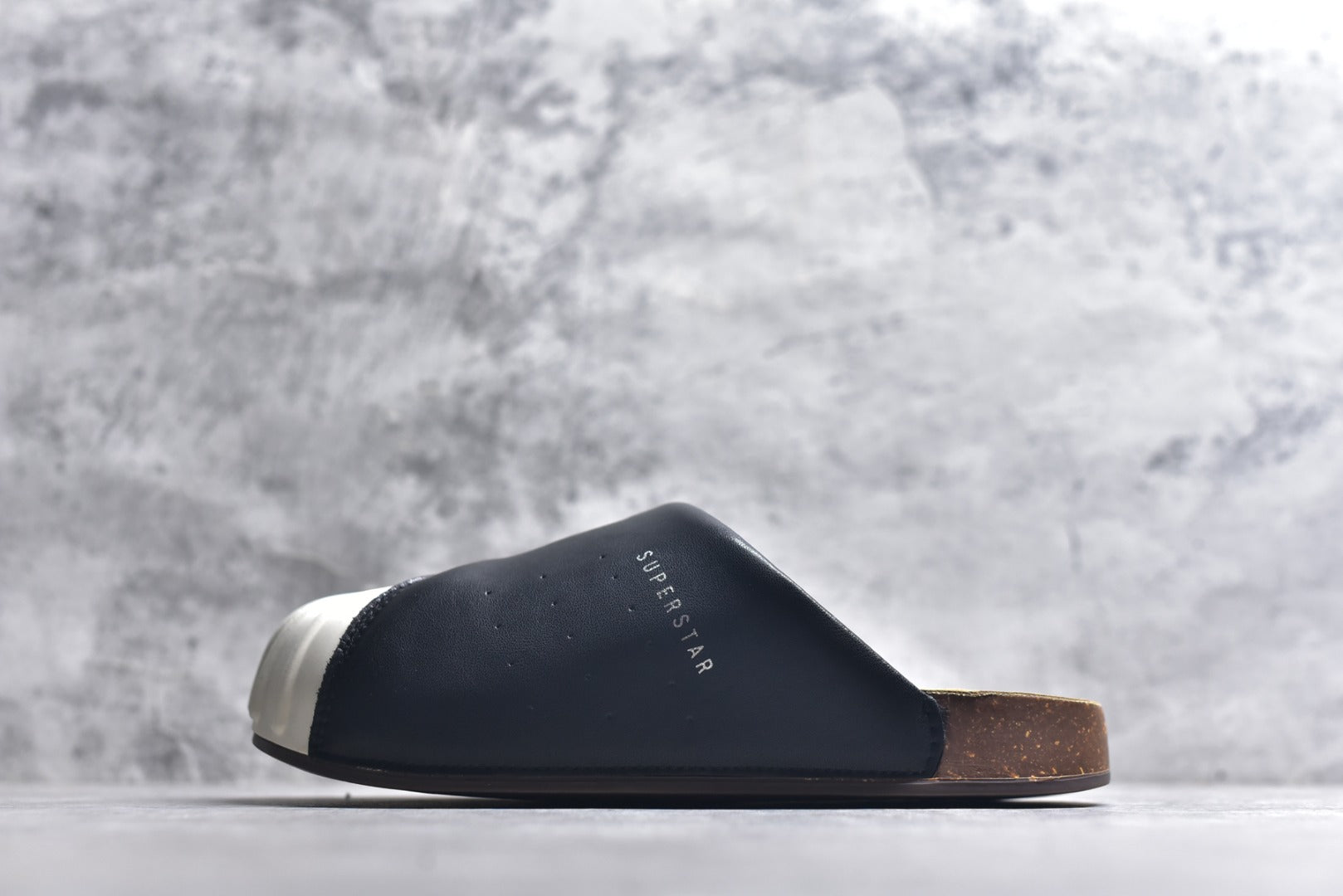 Adidas Originals Adimule Slide LC0411 | Unisex Closed-Toe Sandal