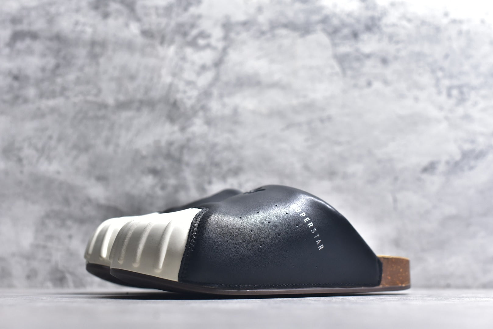 Adidas Originals Adimule Slide LC0411 | Unisex Closed-Toe Sandal