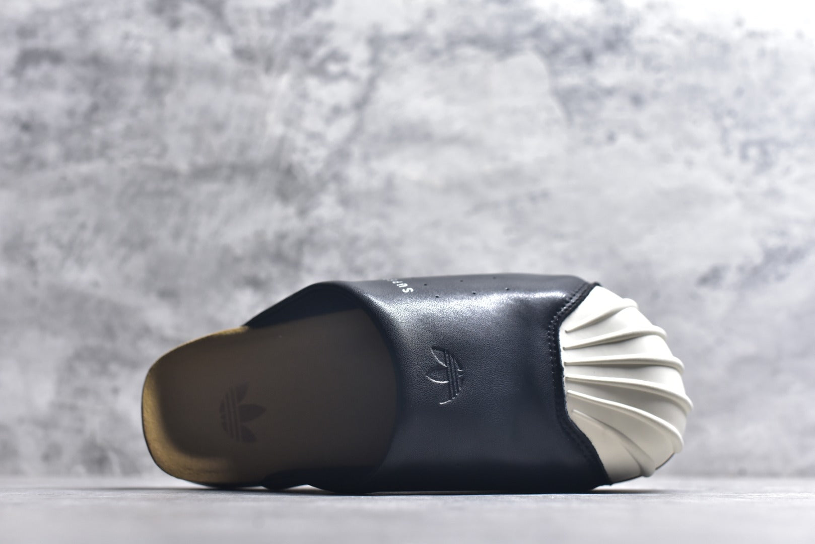 Adidas Originals Adimule Slide LC0411 | Unisex Closed-Toe Sandal