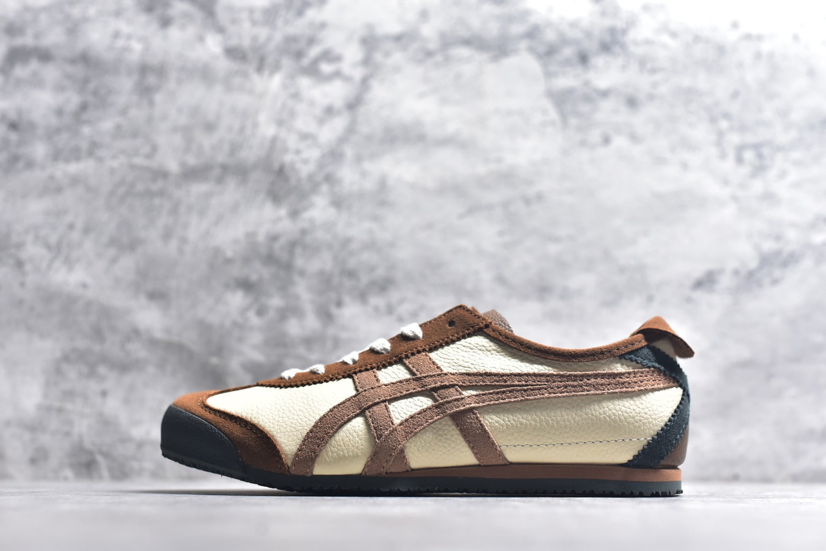 Onitsuka Tiger Mexico 66 VIN – White/Volcano (1183C076-102)