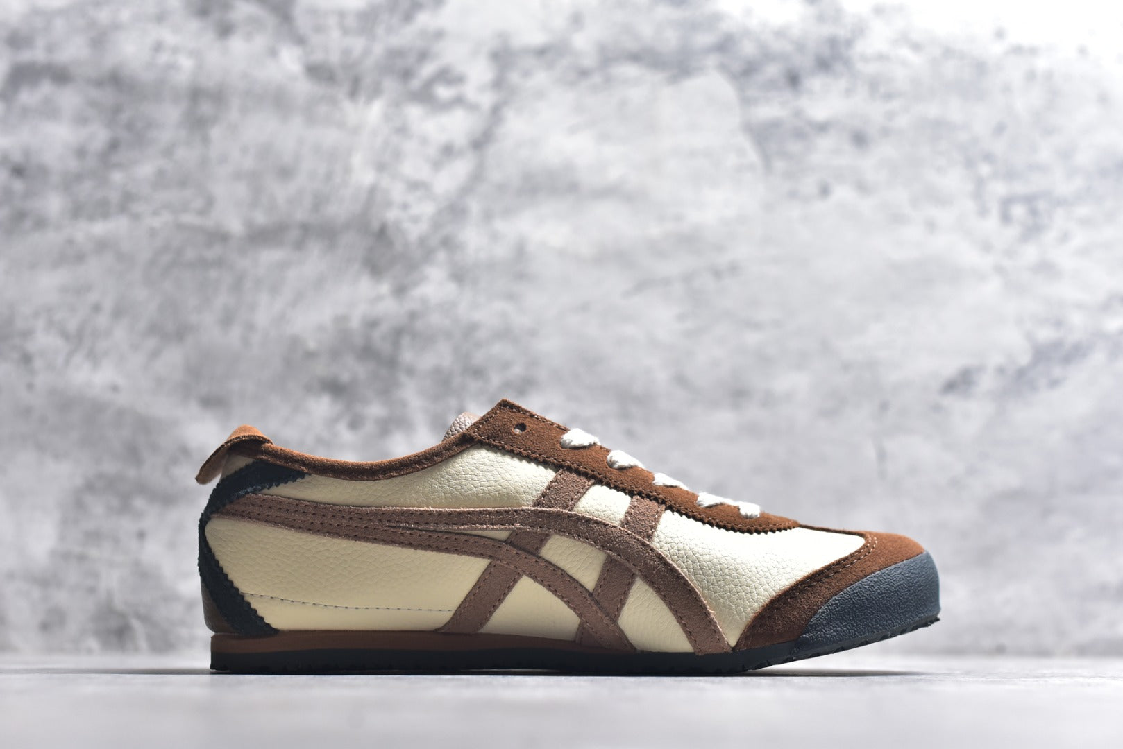 Onitsuka Tiger Mexico 66 VIN – White/Volcano (1183C076-102)