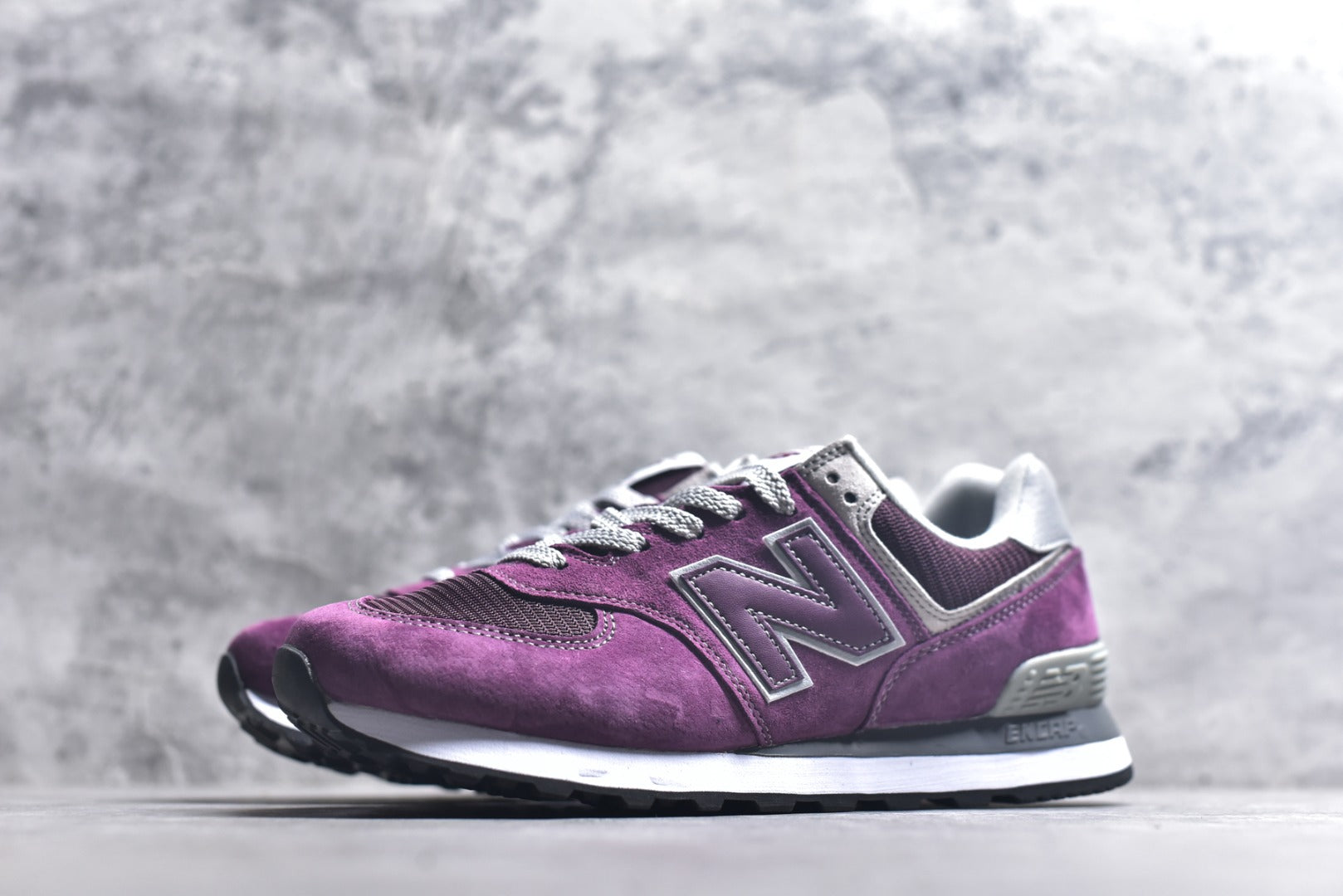 New Balance NB574 Low-Top Retro Casual Running Shoe ML574EGB