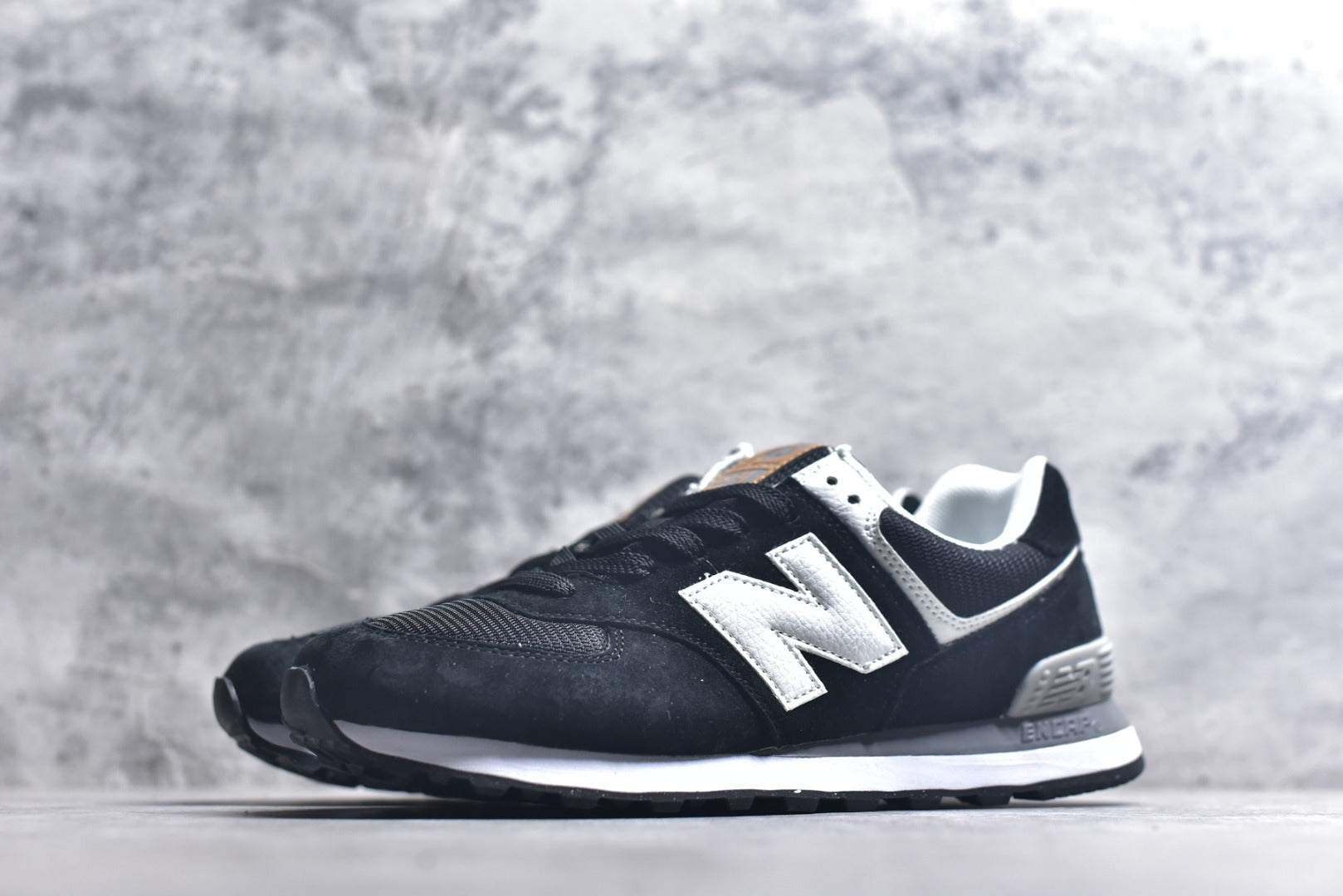 New Balance NB574 Low-Top Retro Casual Running Shoe ML574UC
