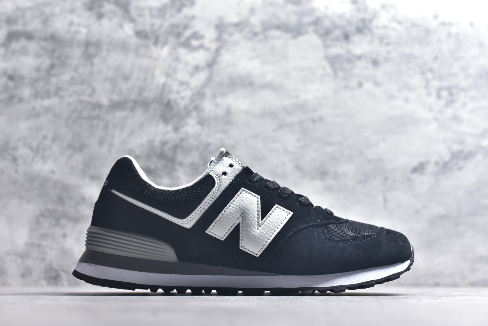 New Balance NB574 Low-Top Retro Casual Running Shoe ML574UC
