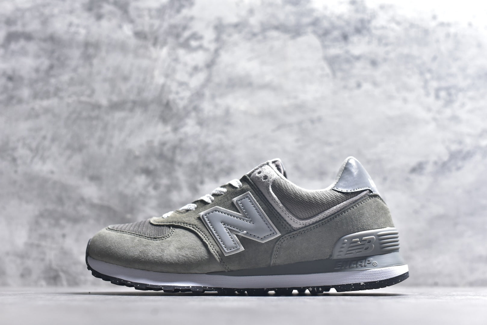 New Balance NB574 Low-Top Retro Casual Running Shoe ML574EVG