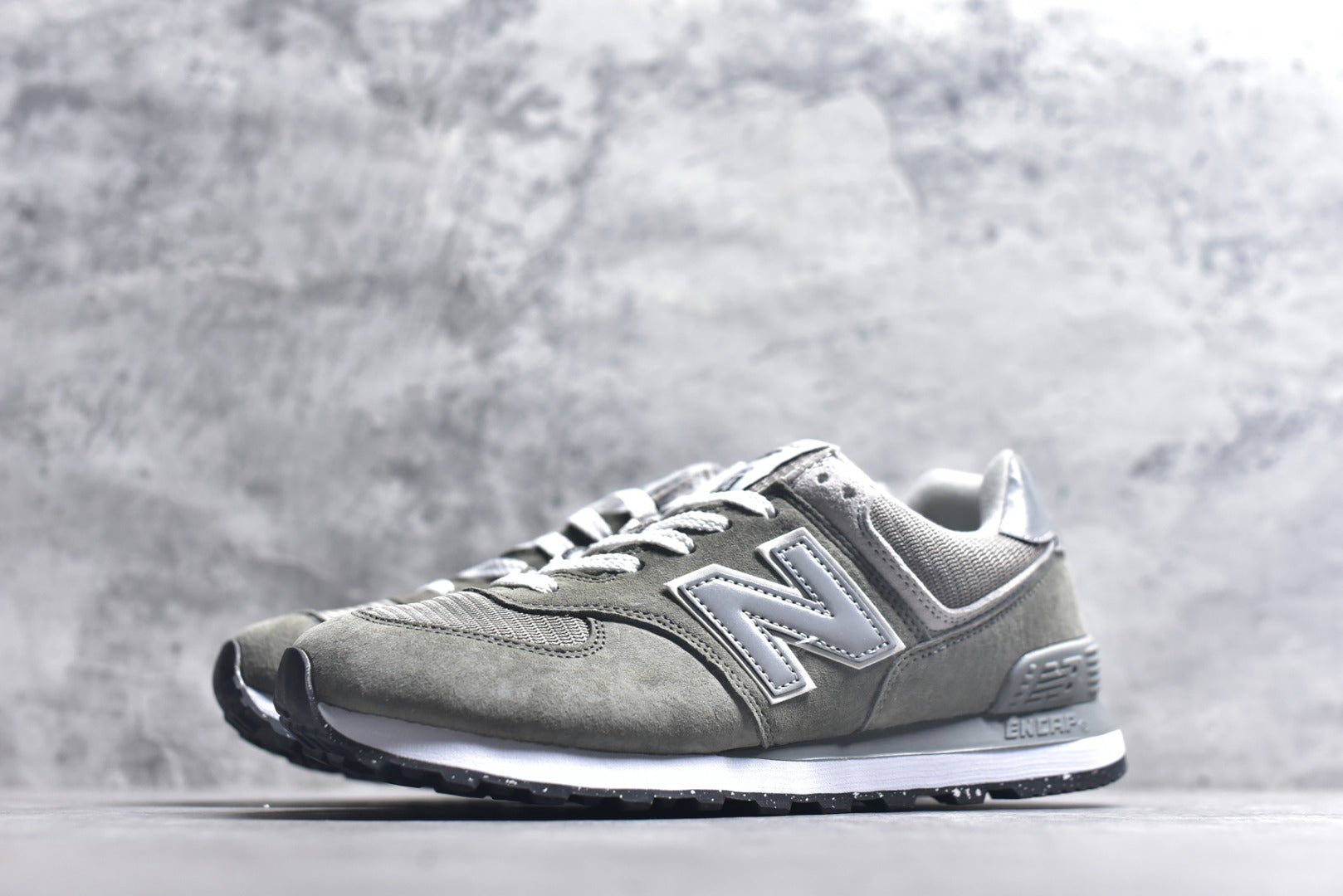 New Balance NB574 Low-Top Retro Casual Running Shoe ML574EVG