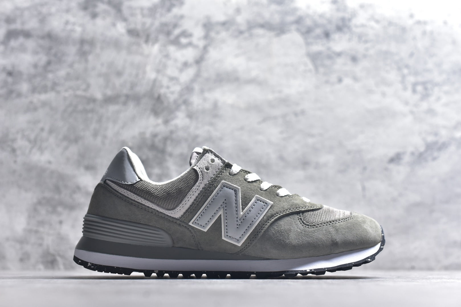 New Balance NB574 Low-Top Retro Casual Running Shoe ML574EVG