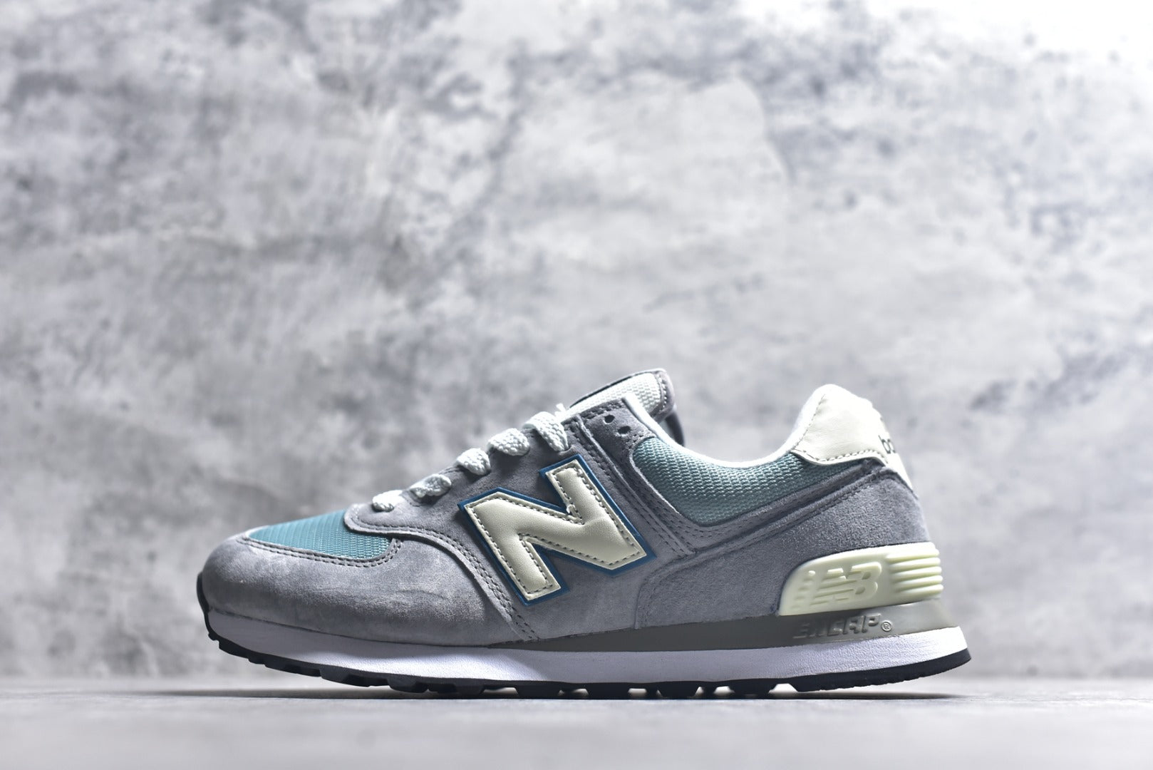New Balance NB574 Low-Top Retro Casual Running Shoe ML574BA2