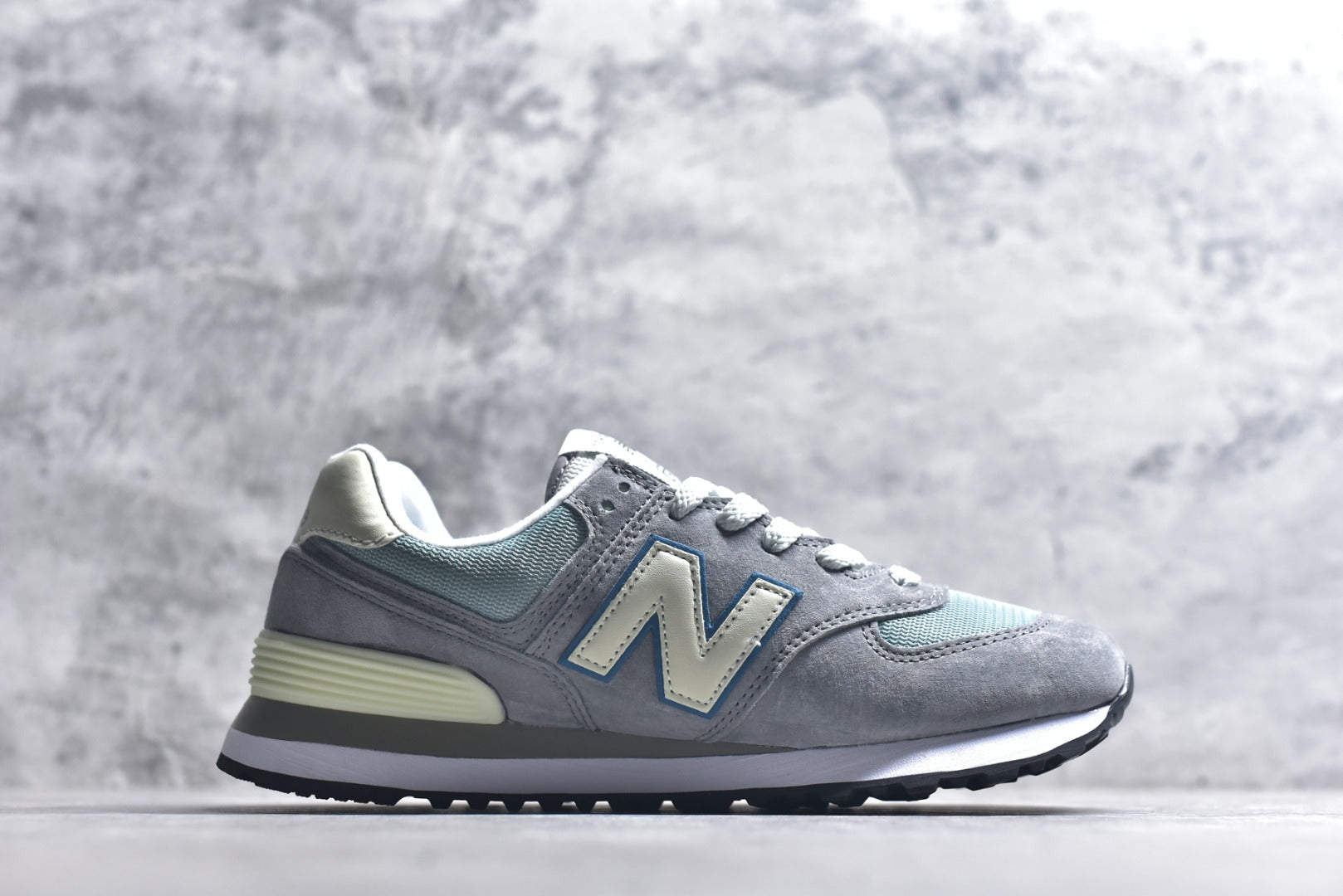 New Balance NB574 Low-Top Retro Casual Running Shoe ML574BA2