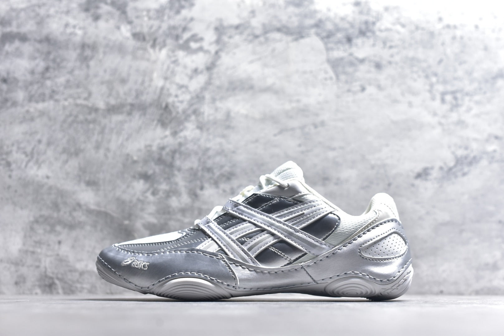 ASICS Hypersync Trainer 1203A879-100 — Versatile Lightweight Flat-Sole Sneaker
