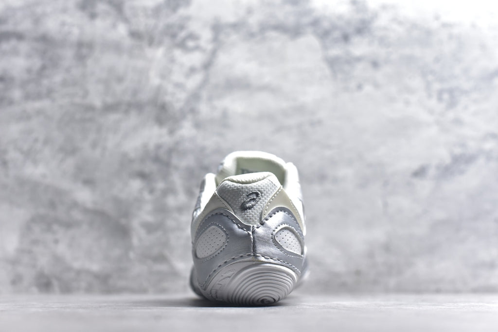 ASICS Hypersync Trainer 1203A879-100 — Versatile Lightweight Flat-Sole Sneaker