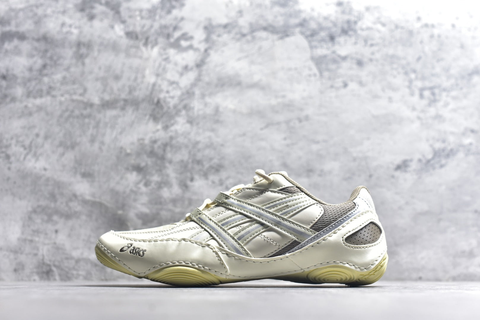 ASICS Hypersync Low-Profile Training Sneaker 1203A879-250