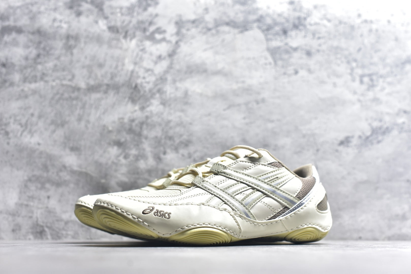 ASICS Hypersync Low-Profile Training Sneaker 1203A879-250
