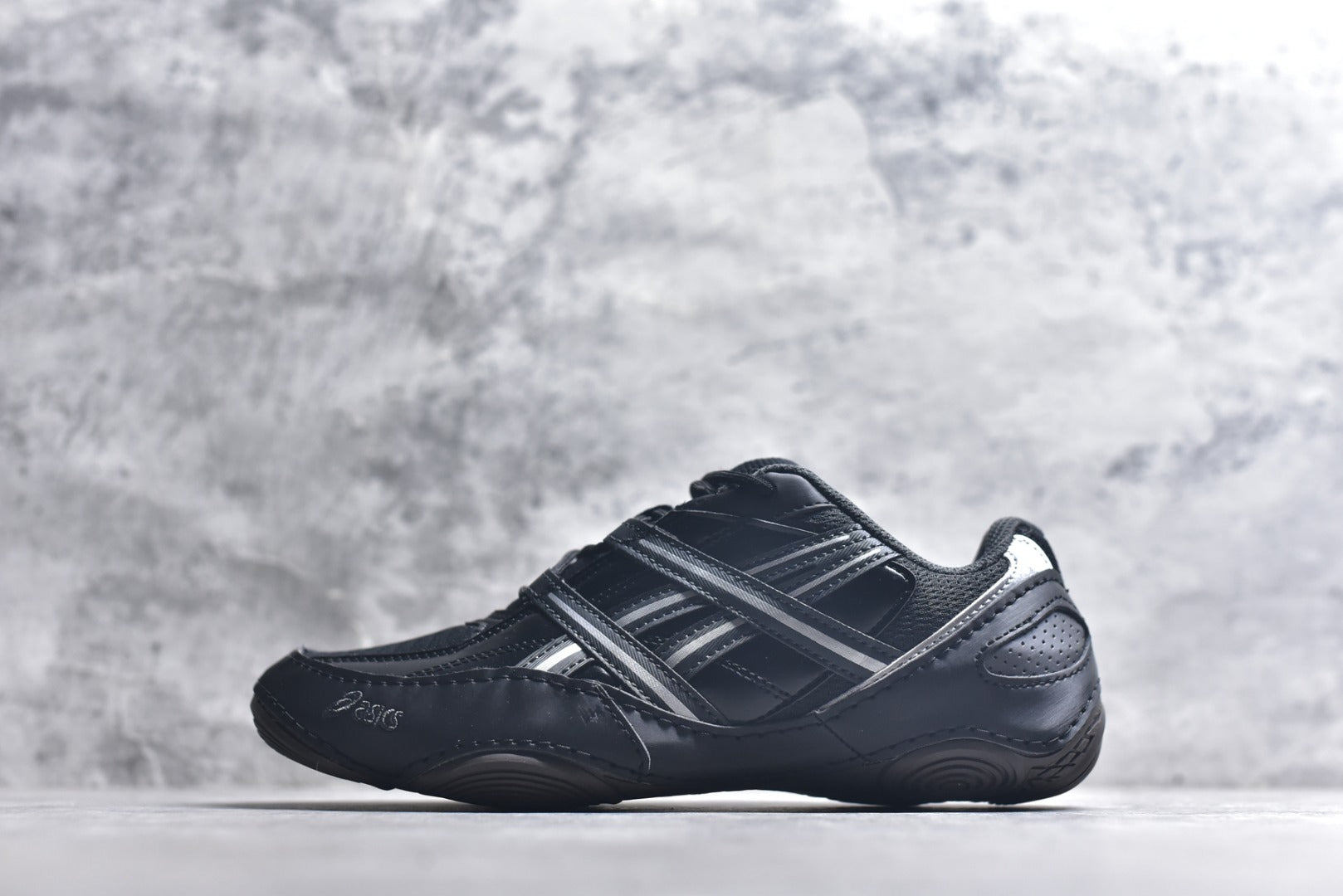 ASICS Hypersync Low-Profile Training Sneaker 1203A879-021