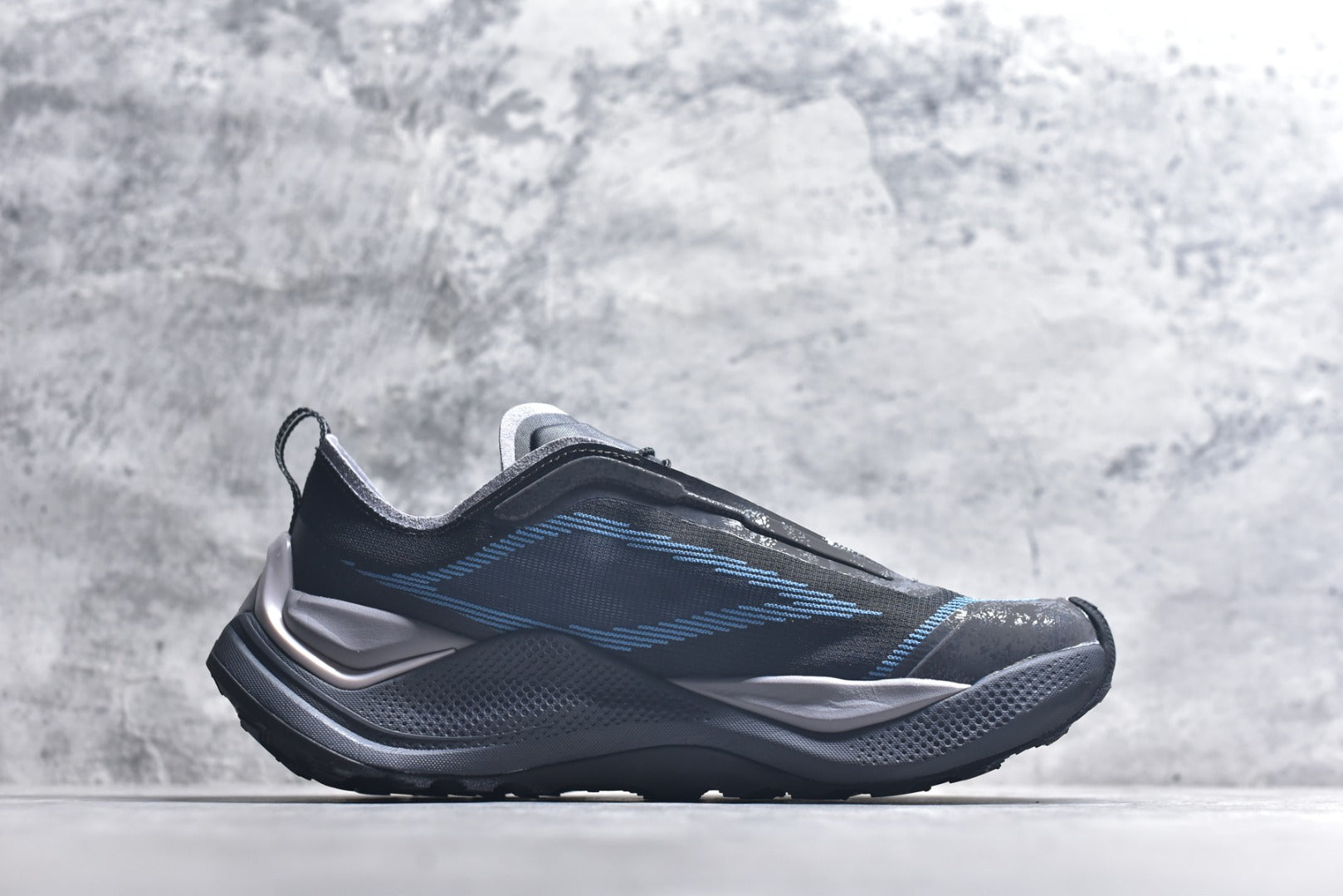 Adidas Holo Peak Low-Top Trail Running Sneaker KI1526