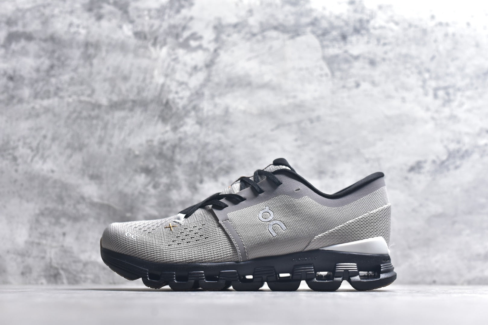 On Cloud X 4 Low-Top Running Sneaker 3ME30042532