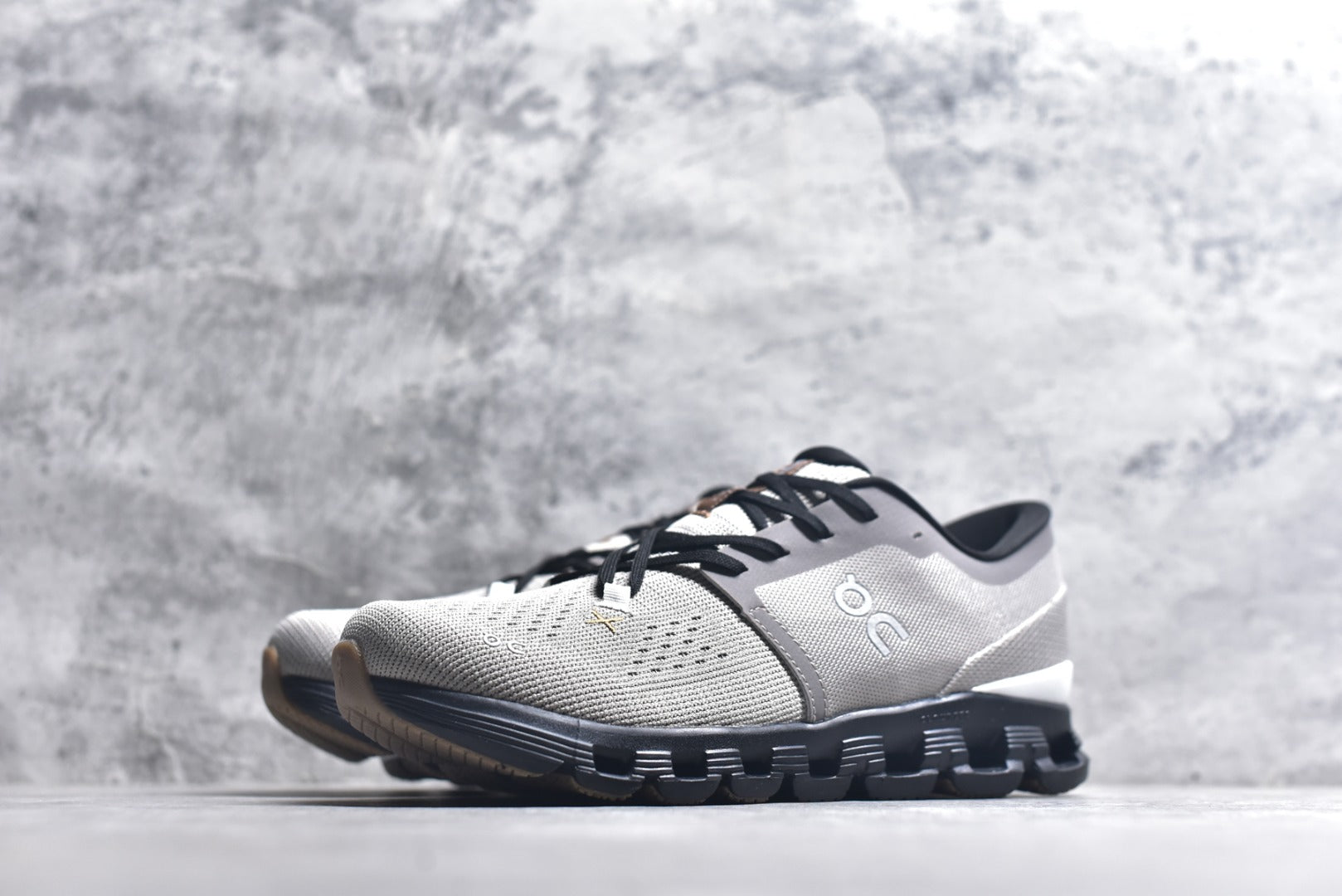 On Cloud X 4 Low-Top Running Sneaker 3ME30042532
