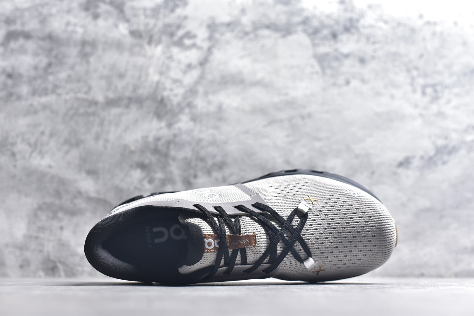 On Cloud X 4 Low-Top Running Sneaker 3ME30042532