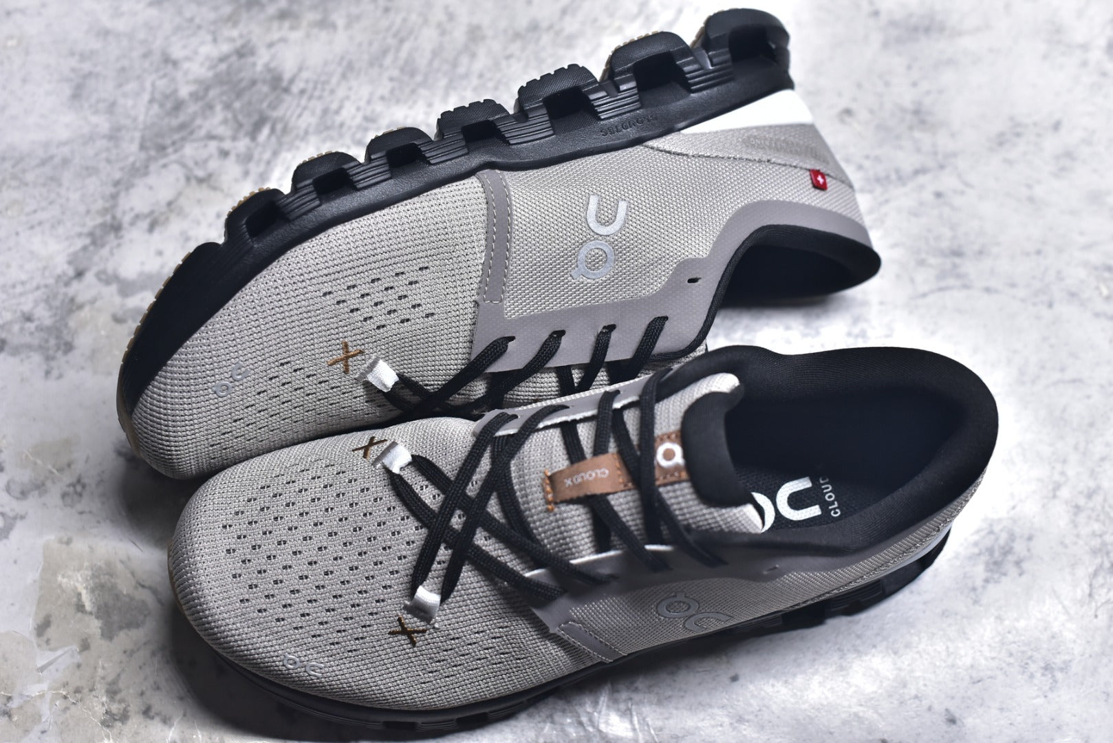 On Cloud X 4 Low-Top Running Sneaker 3ME30042532