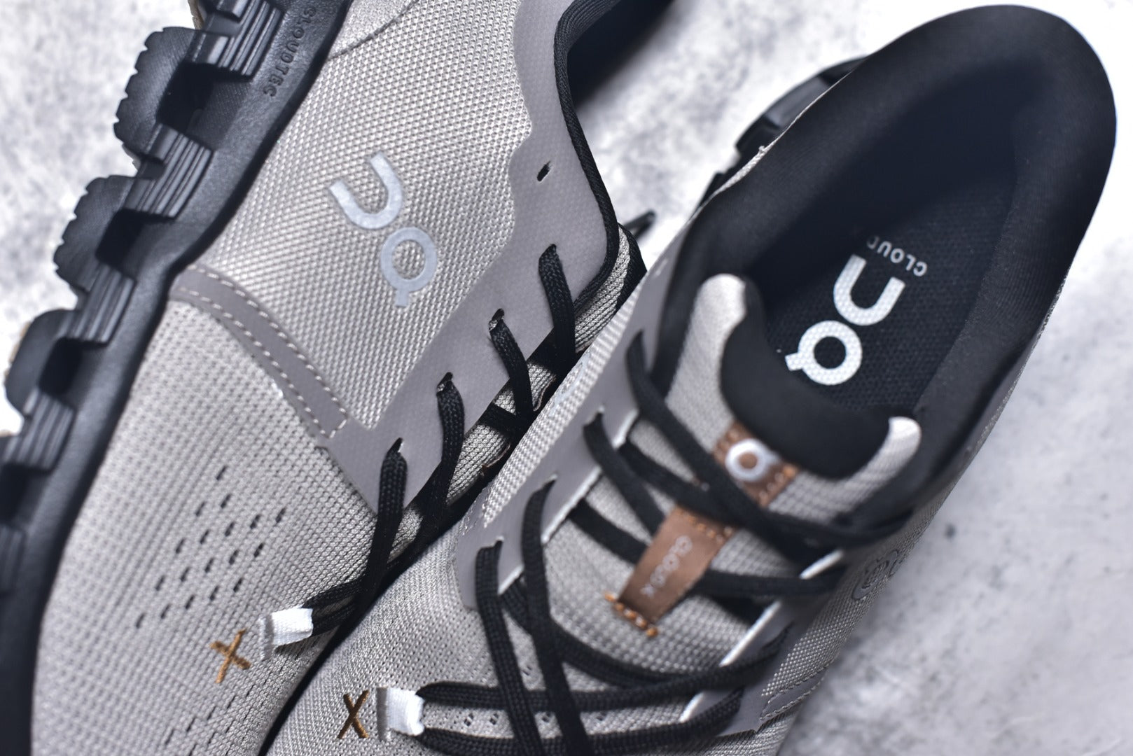 On Cloud X 4 Low-Top Running Sneaker 3ME30042532