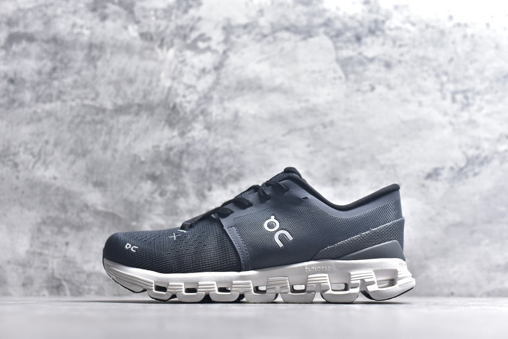 On Cloud X 4 Low-Top Running Sneaker 3ME30043558