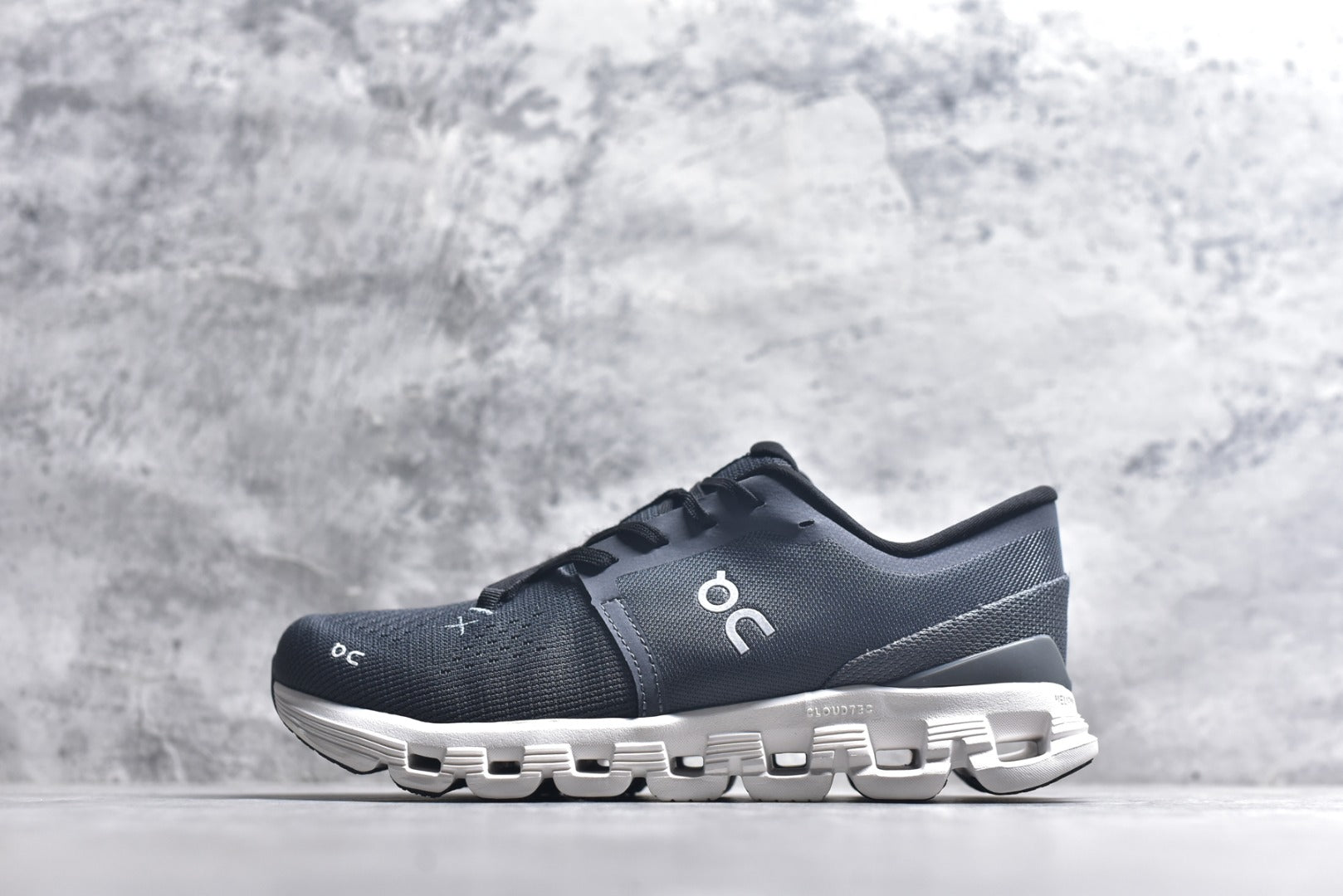 On Cloud X 4 Low-Top Running Sneaker 3ME30043558