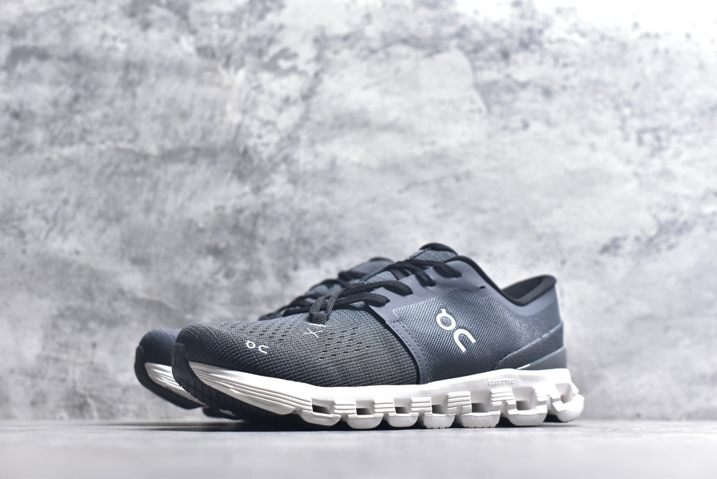 On Cloud X 4 Low-Top Running Sneaker 3ME30043558