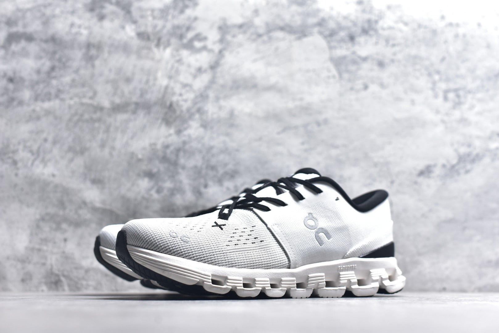 On Cloud X 4 Low-Top Running Sneaker 3ME30040791