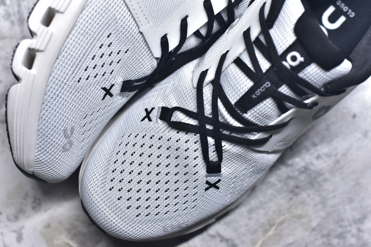On Cloud X 4 Low-Top Running Sneaker 3ME30040791