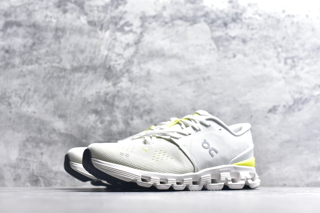 On Cloud X 4 Low-Top Running Sneaker 3ME30043072