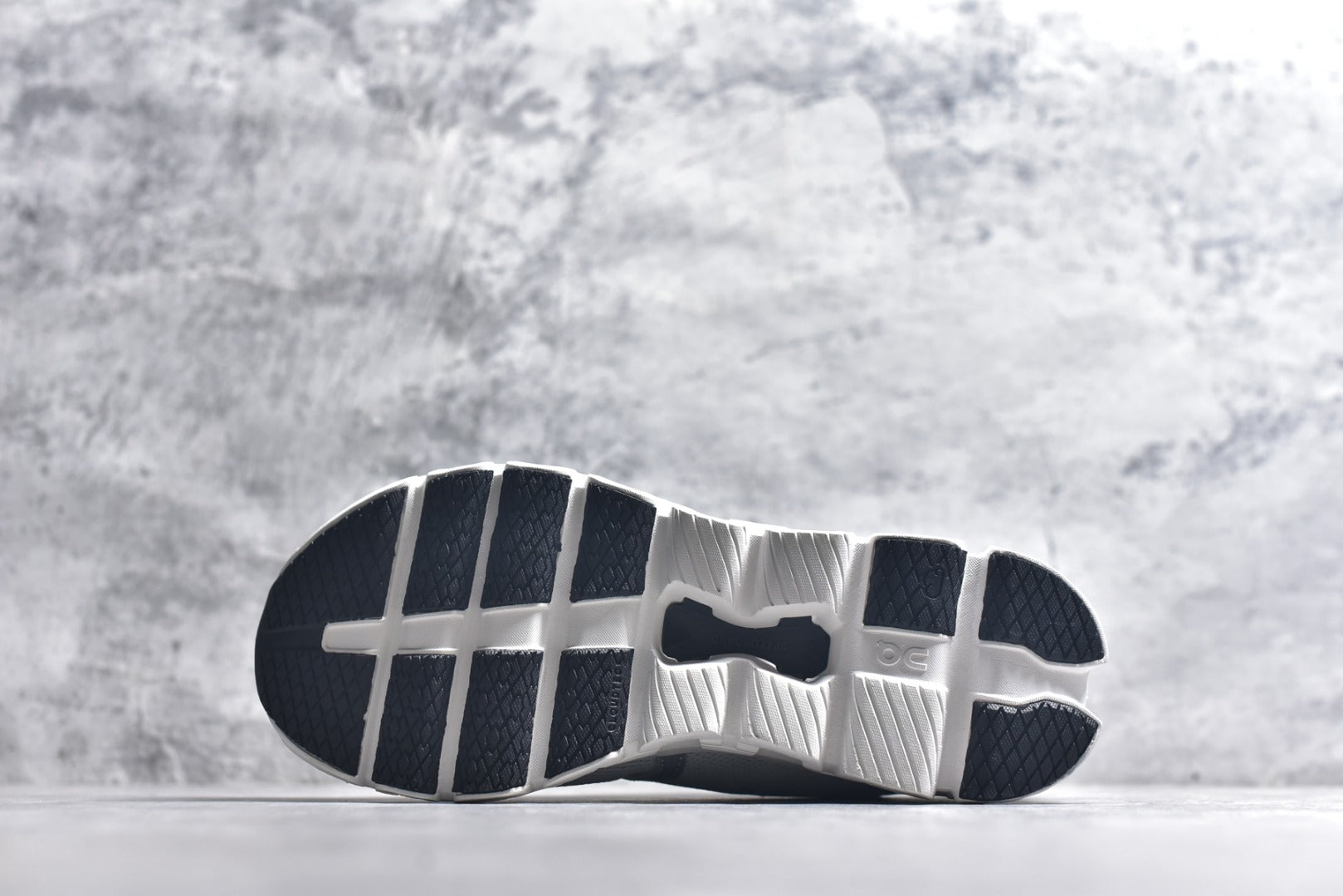 On Cloud X 4 Low-Top Running Sneaker 3ME30041147
