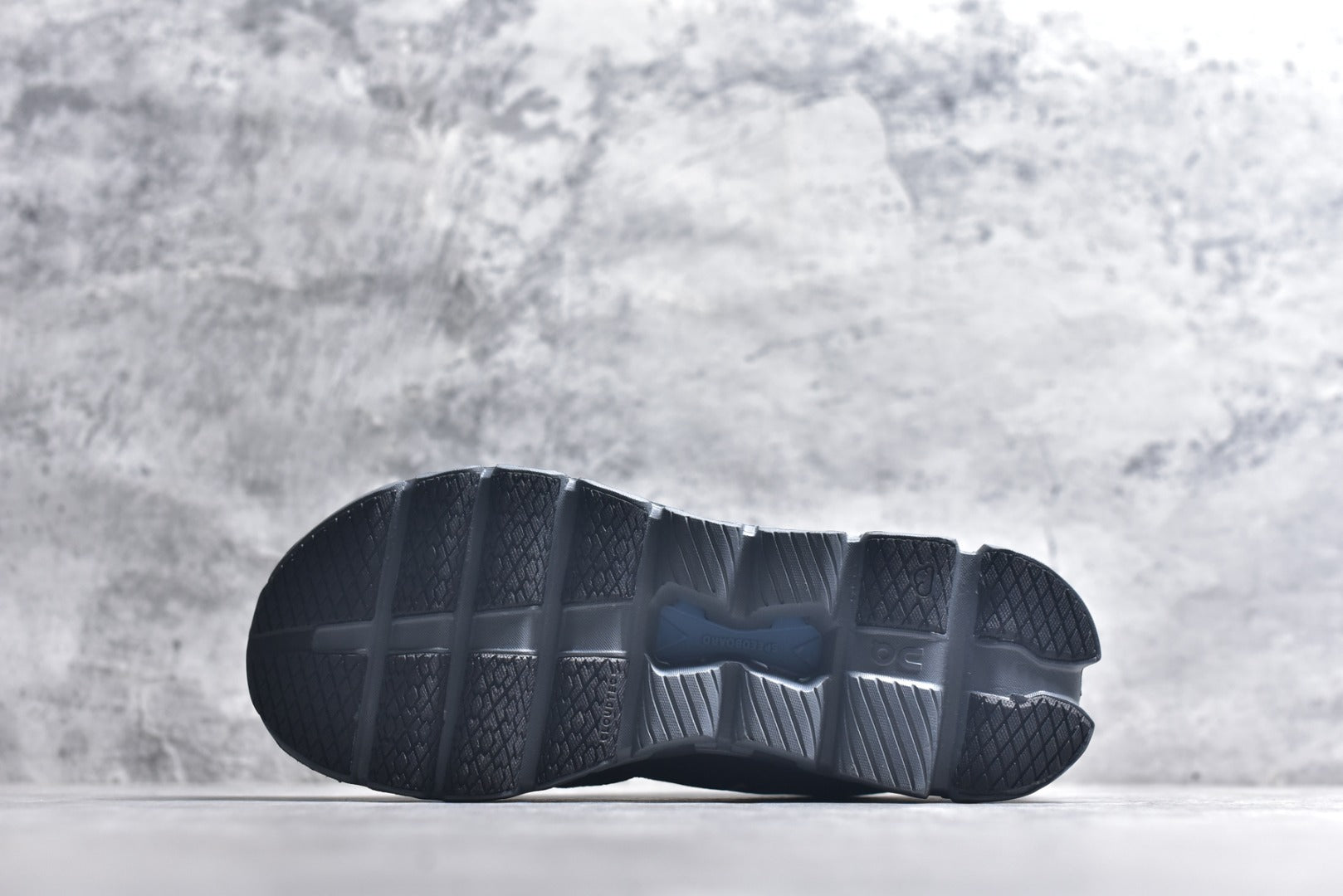 On Cloud X 4 Low-Top Running Sneaker 3ME30041446