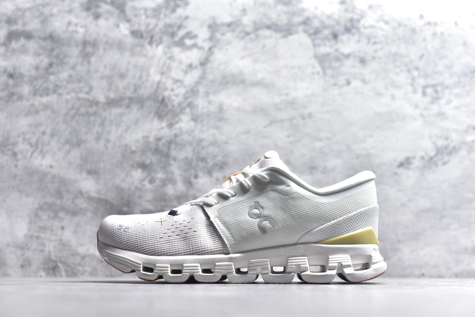 On Cloud X 4 Women's Low-Top Running Sneaker 3WE30071217