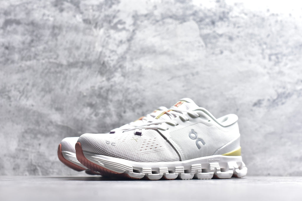 On Cloud X 4 Women's Low-Top Running Sneaker 3WE30071217