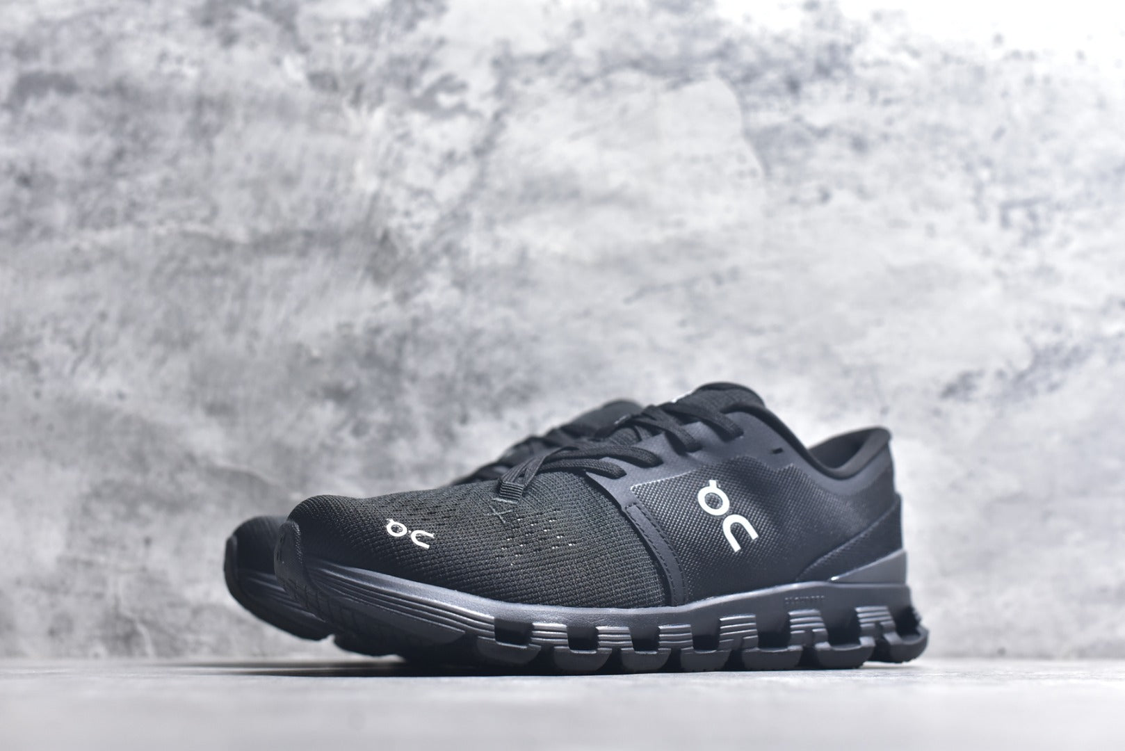 On Cloud X 4 Low-Top Running Sneaker 3ME30040106