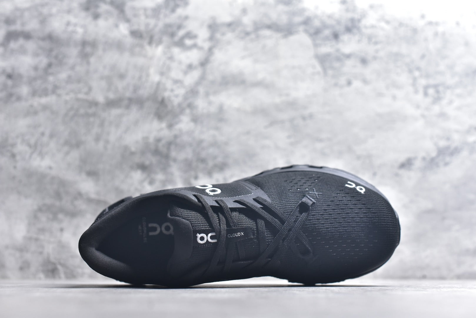 On Cloud X 4 Low-Top Running Sneaker 3ME30040106