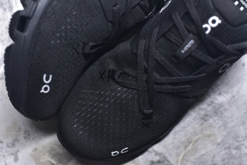On Cloud X 4 Low-Top Running Sneaker 3ME30040106