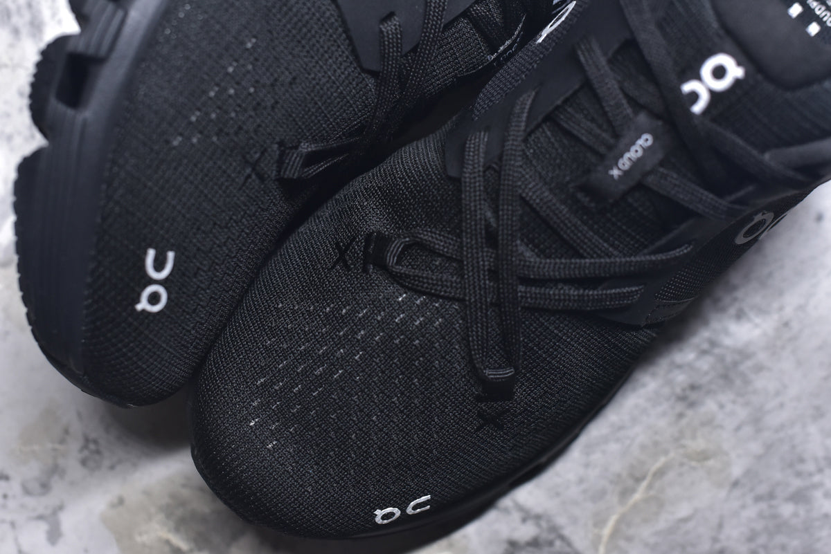 On Cloud X 4 Low-Top Running Sneaker 3ME30040106