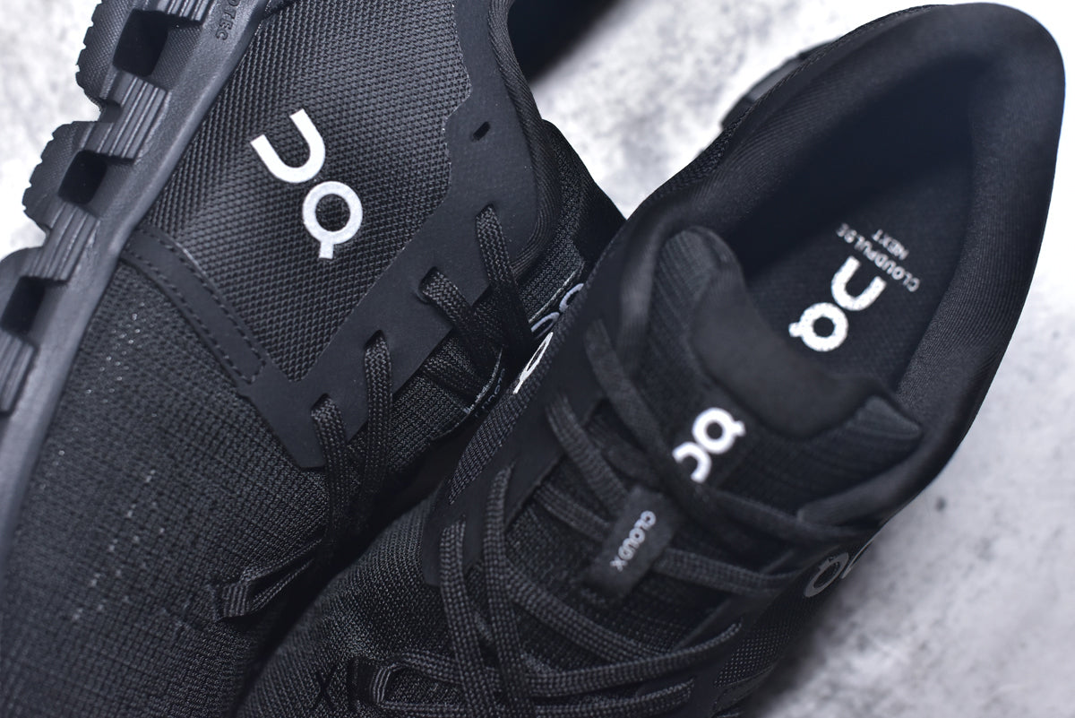 On Cloud X 4 Low-Top Running Sneaker 3ME30040106