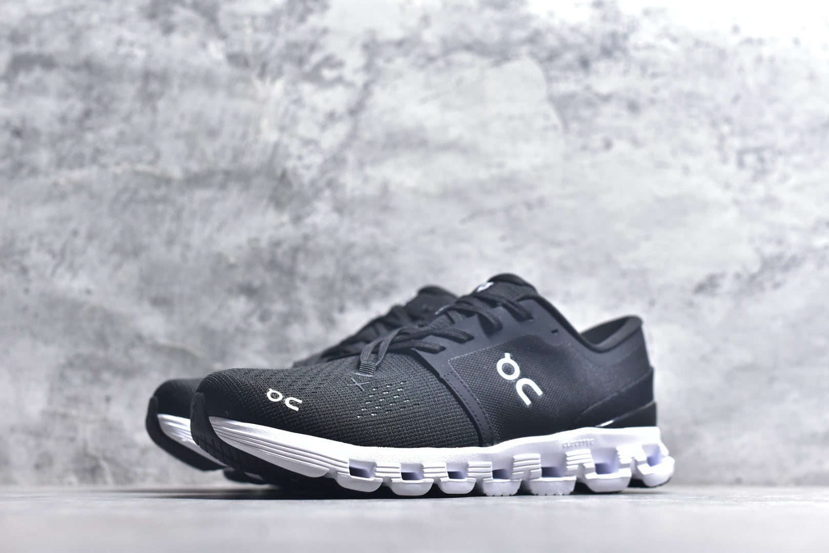 On Cloud X 4 Low-Top Running Sneaker 3WG10360299
