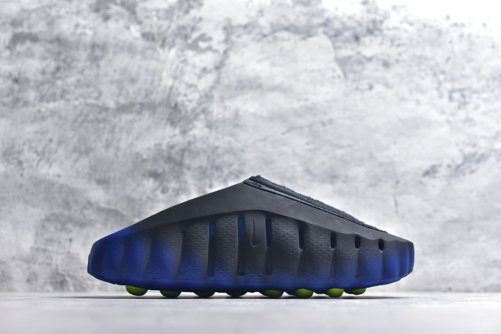 Nike Mind 001 Closed-Toe Massage Slide IR2175-400