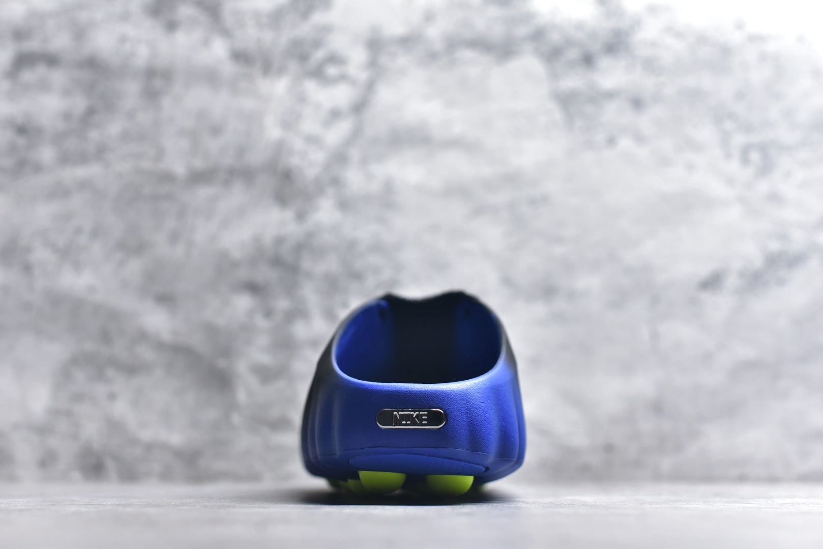 Nike Mind 001 Closed-Toe Massage Slide IR2175-400