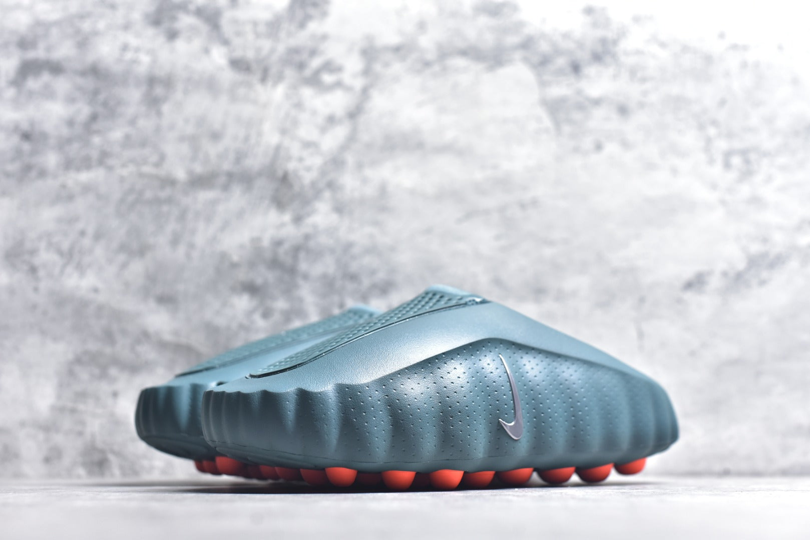 Nike Mind 001 Closed-Toe Massage Slide HQ4307-300 Green