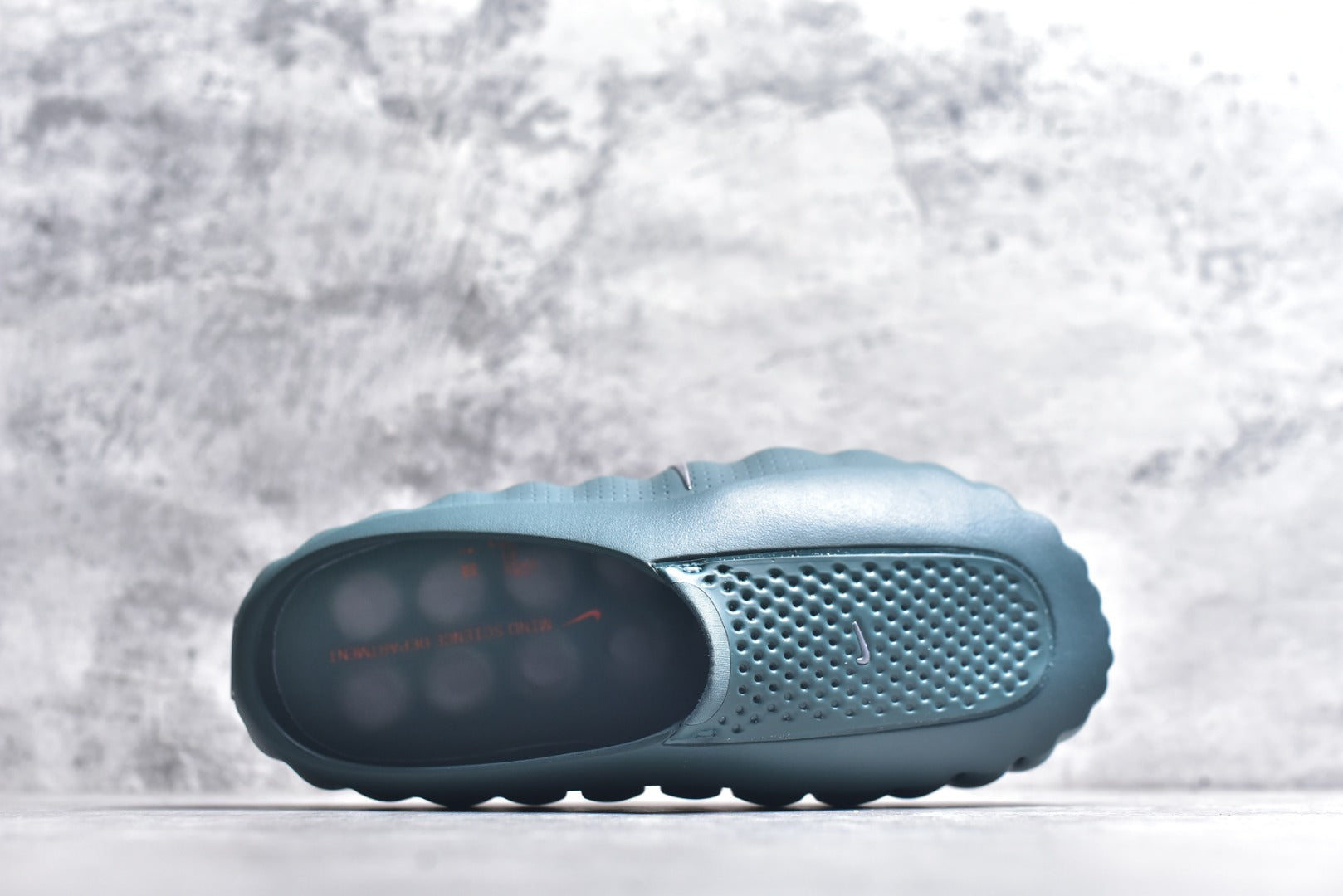Nike Mind 001 Closed-Toe Massage Slide HQ4307-300 Green