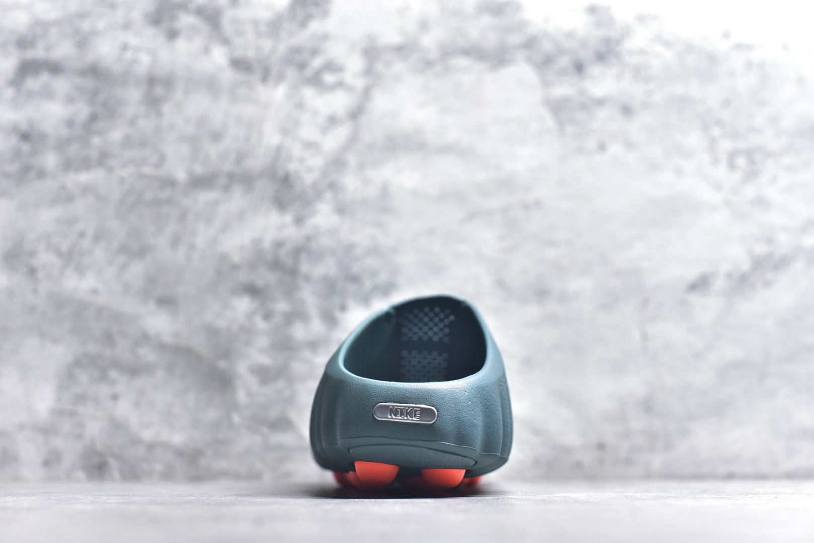 Nike Mind 001 Closed-Toe Massage Slide HQ4307-300 Green