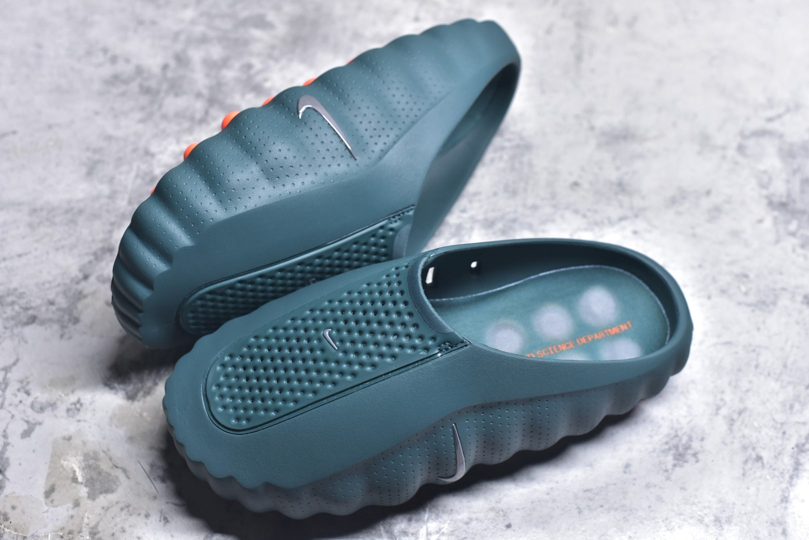 Nike Mind 001 Closed-Toe Massage Slide HQ4307-300 Green