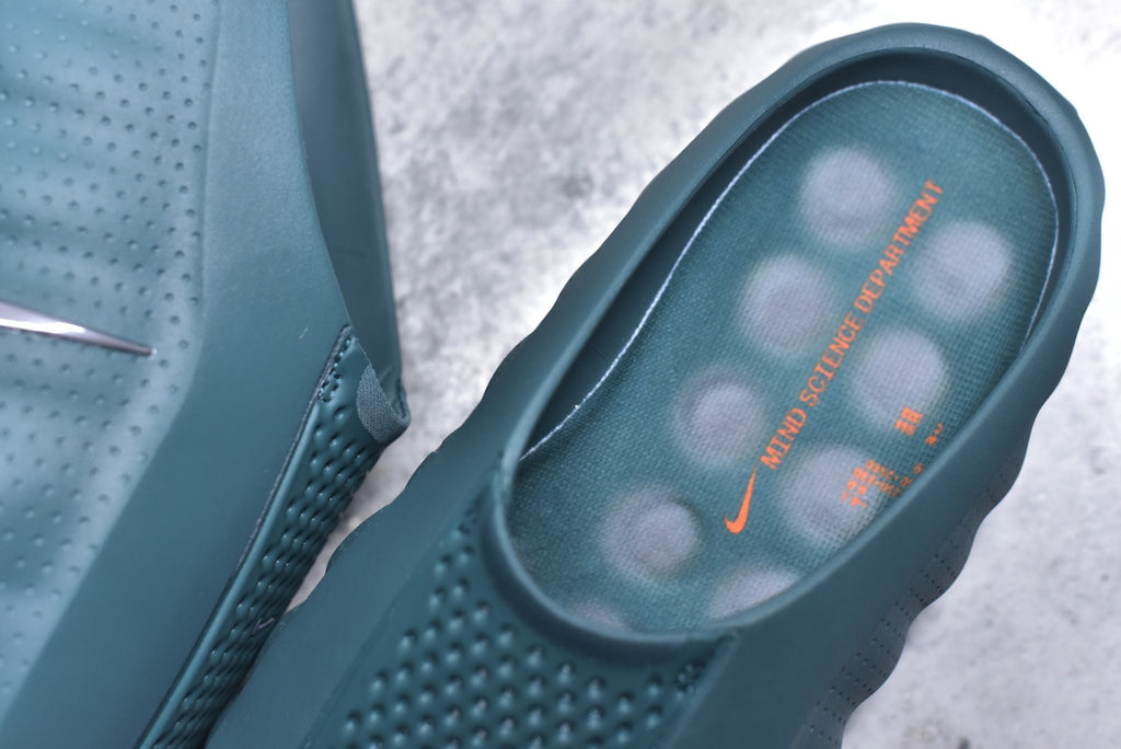 Nike Mind 001 Closed-Toe Massage Slide HQ4307-300 Green