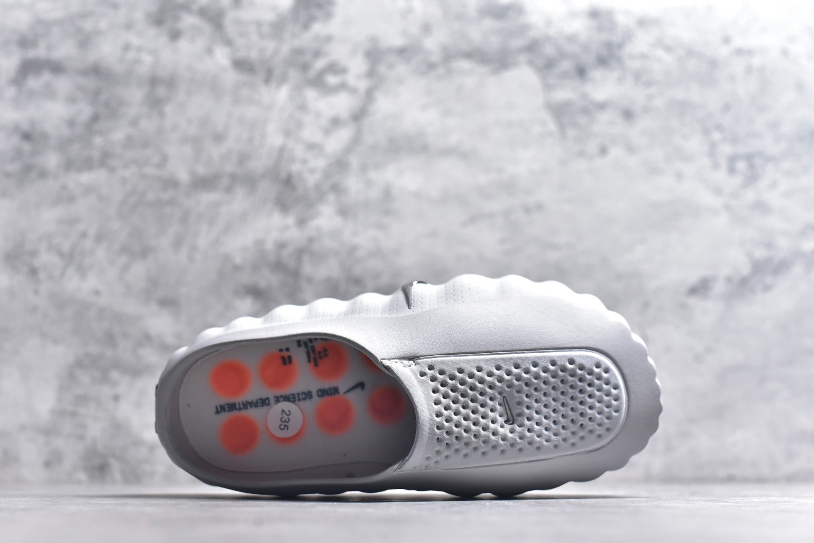 Nike Mind 001 Closed-Toe Massage Slide HQ4309-003 Grey