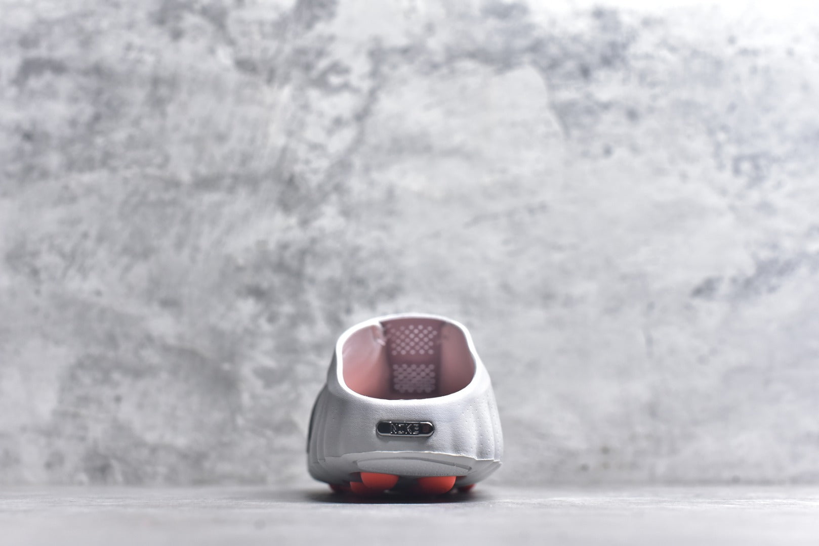 Nike Mind 001 Closed-Toe Massage Slide HQ4309-003 Grey