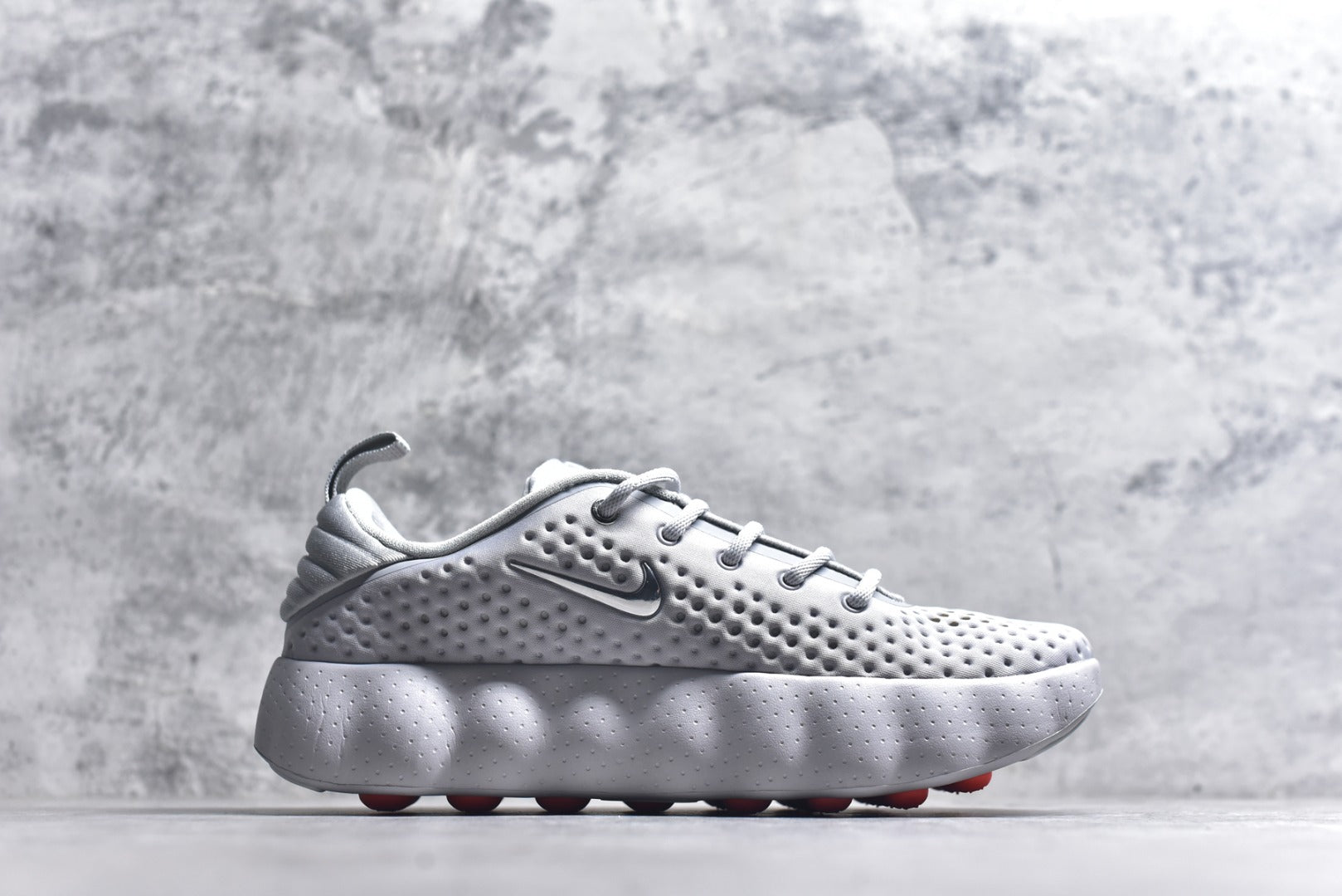Nike Mind 002 Closed-Toe Massage Training Sneaker HQ4308-001
